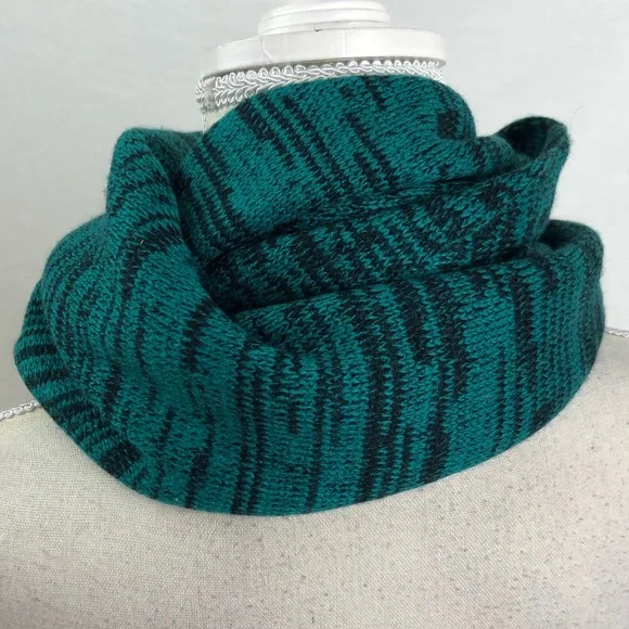 Victoria’s Secret PINK infinity scarf - Picture 3 of 9